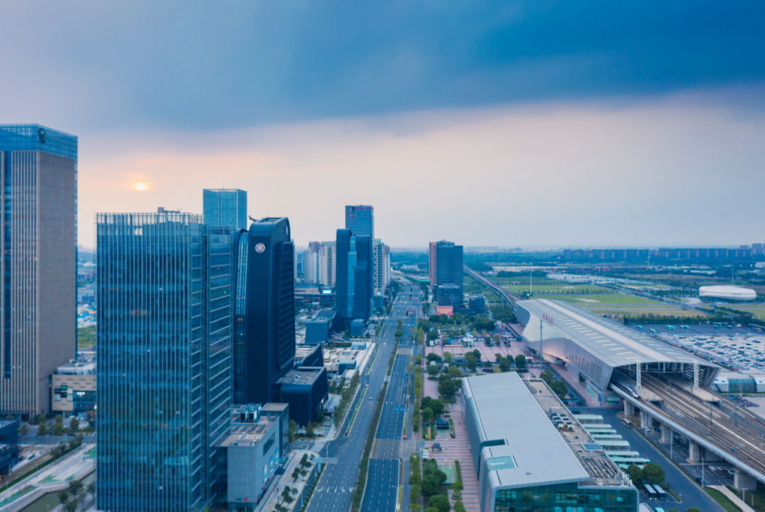 远洋集团:高等法院已将清盘呈请的首次聆讯日期定为9月11日